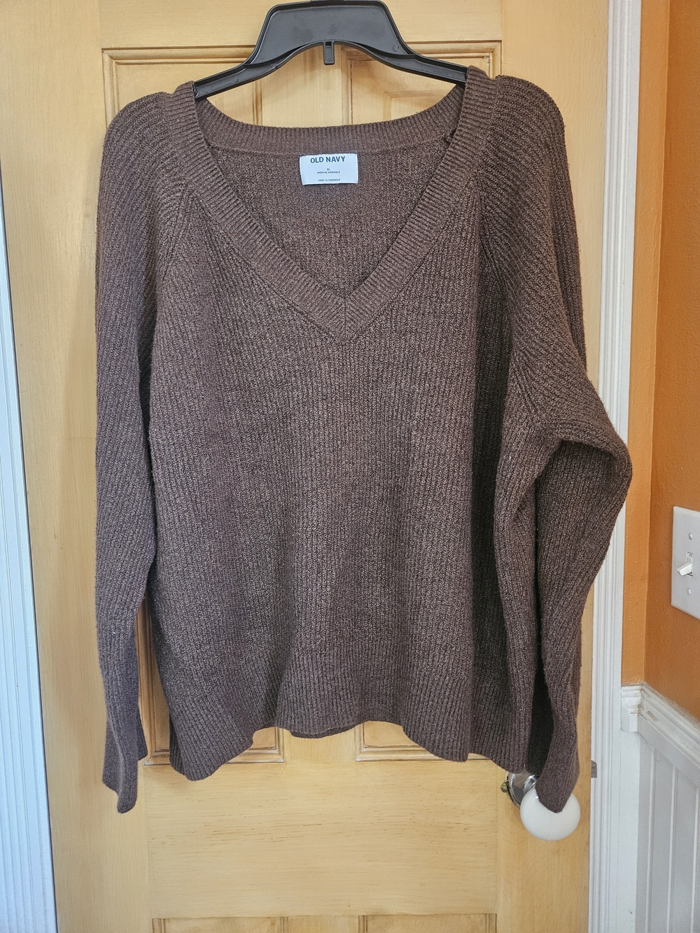 Old Navy Women's V-Neck Sweater in Chocolate Brown
